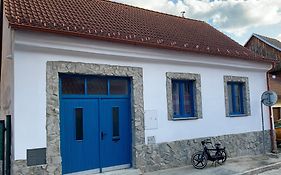 Apartmanovy Dum Jenik